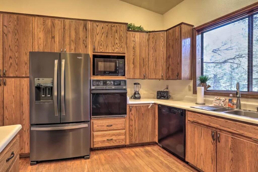 Kathys Cabin, King Bed, Hot Tub, Near-Nau & Downtown Attractions, Perfect Year-Round Mountain Getaway Flagstaff Exterior photo